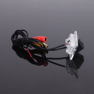 Camera video auto dedicata pentru mersul cu spatele compatibila cu BMW Seriile 3/5/X5/X6/X1/X3 deschidere 120 de grade instalar